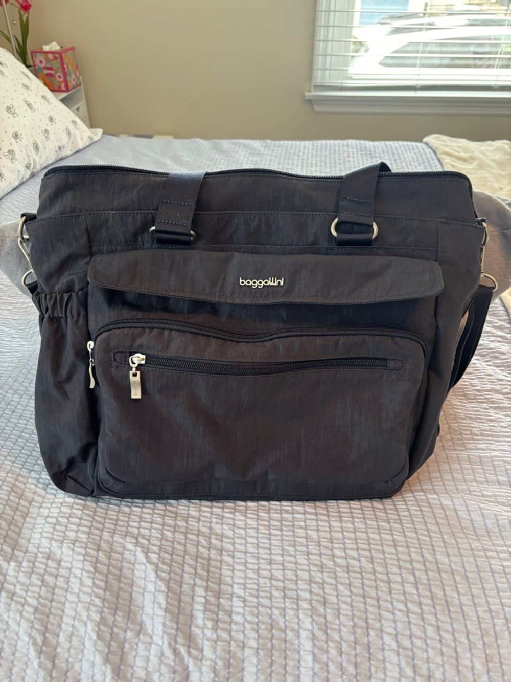Baggallini Black Nylon Messenger Tote for Men